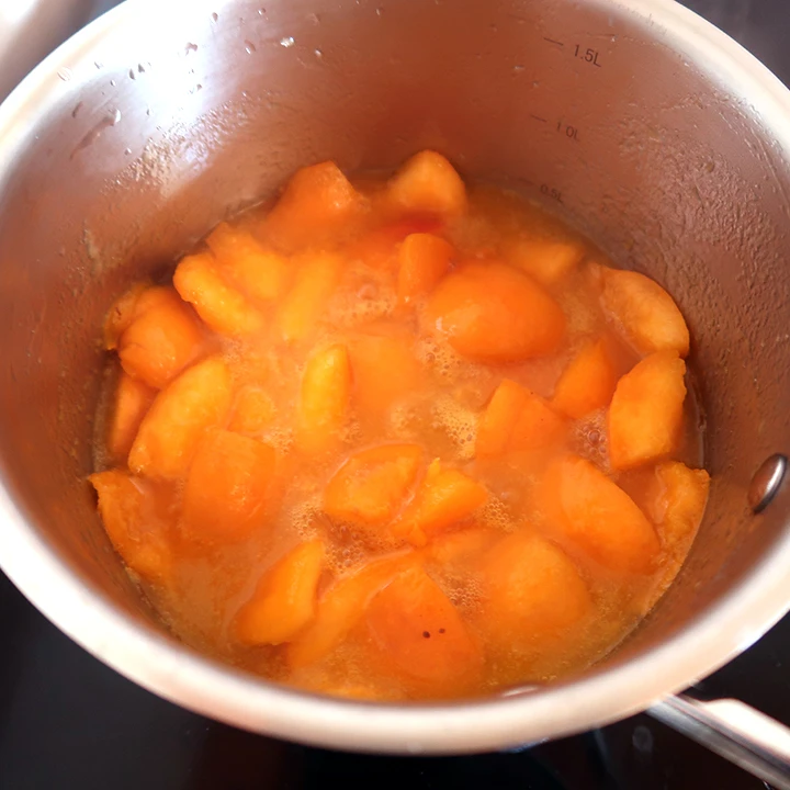 Apricots cooking
