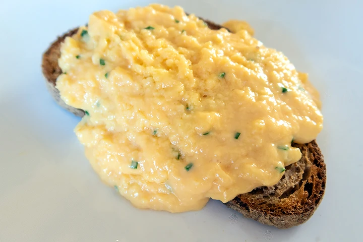 Creamy scrambled eggs